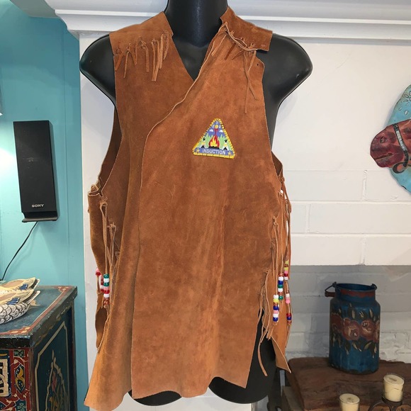 VINTAGE SUEDE FESTIVAL HIPPIE VEST w/ BEADED FRINGE & VINTAGE PATCH UNISEX - Picture 2 of 10